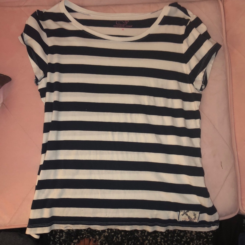 Vineyard Vines T shirt